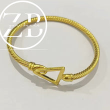 Load image into Gallery viewer, Pyramid Bangle